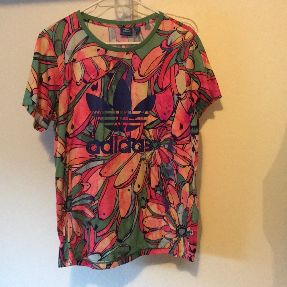 Adidas shirt Small but fits loosely